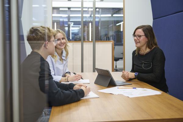 Ausbildung Kaufmann für Büromanagement Besprechung