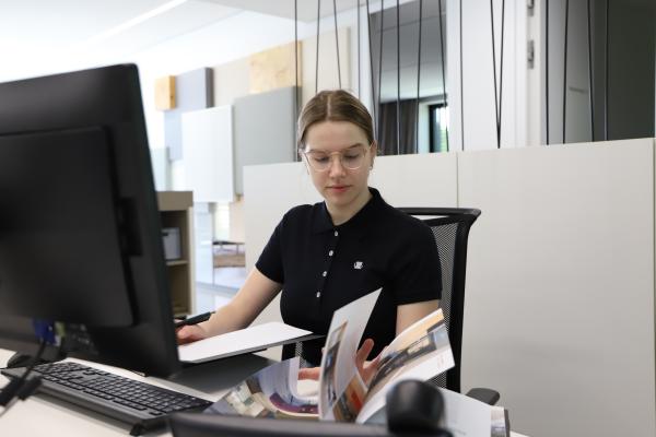 Praktikum Kaufmann Büromanagement PC Arbeitsplatz Praktikum Kaufmann Büromanagement PC Arbeitsplatz