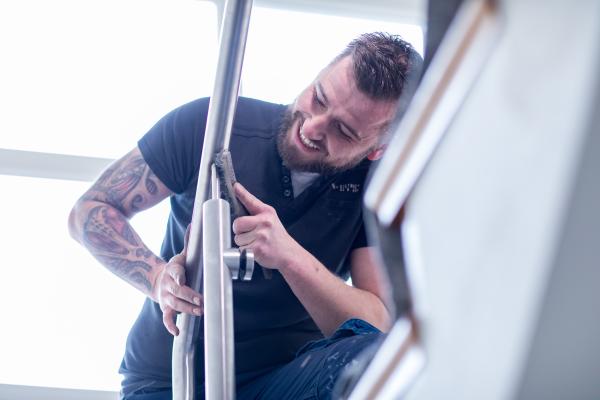 Handwerk GMI Metallbauer Edelstahl Bürsten