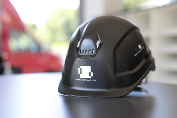 Innenausbau Baustelle Arbeitssicherheit Helm Innenausbau Baustelle Arbeitssicherheit Helm